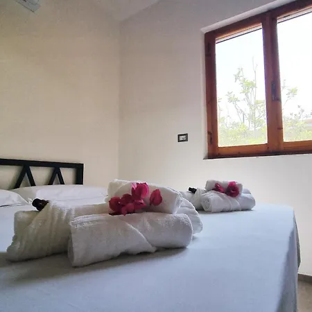 Caelia - Casa Con 3 Matrimoniali Con Bagni Interni Hébergement de vacances *